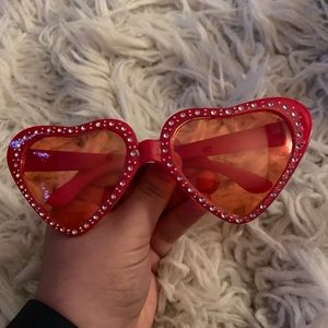 🌻 heart shaped sunglasses 🌻